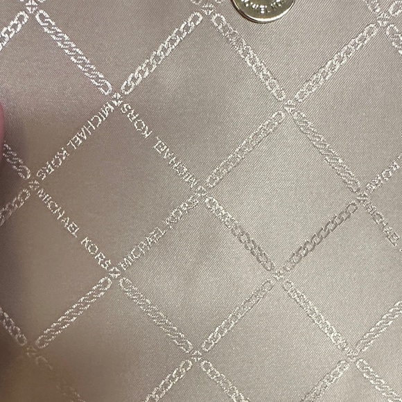 Michael Michael Kors
NEW HARRISON MEDIUM SAFFIANO LEATHER BACKPACK MSRP 358 - Picture 12 of 16